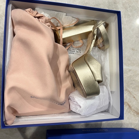 STUART WEITZMAN - RYDER 95 PLATFORM HEEL - GOLD - Picture 16 of 16